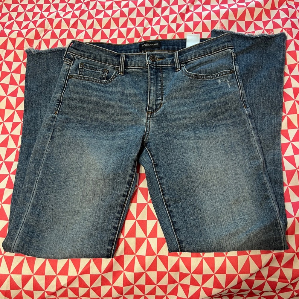 Banana Republic Premium Denim Medium Wash Raw Hem Straight Leg Jeans Womens 31